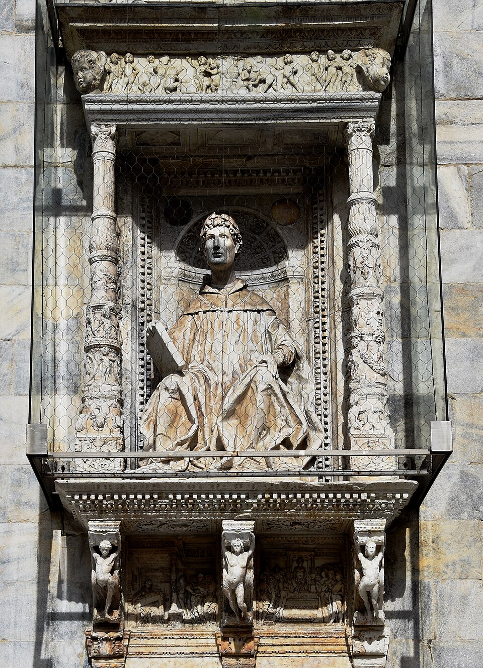 Statue of Pliny the Younger at Como